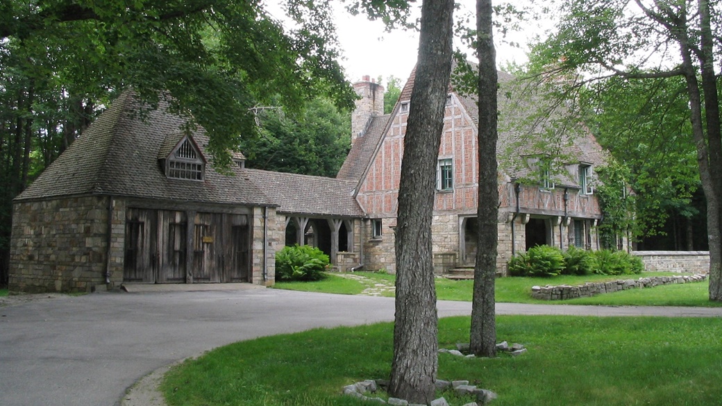 Jordan Pond Gate Lodge / Acadia National Park | © Ken Lund