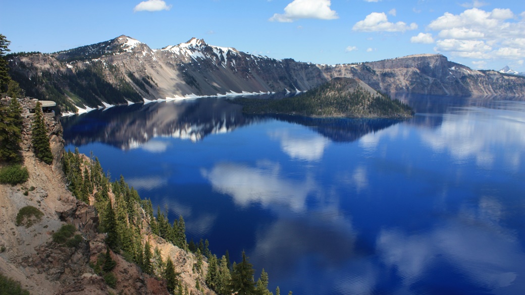 Sinnott Memorial Lookout in Crater Lake National Park | © Ray Bouknight