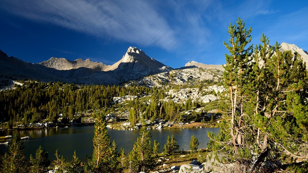 Crescent Crest, Kings Canyon National Park | © Tom Hilton