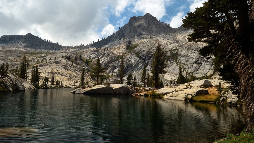 Crescent Lake, Kings Canyon National Park | © Tom Hilton