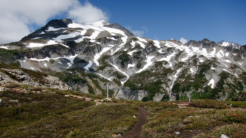 Sahale Peak, North Cascades National Park | © Curt Smith