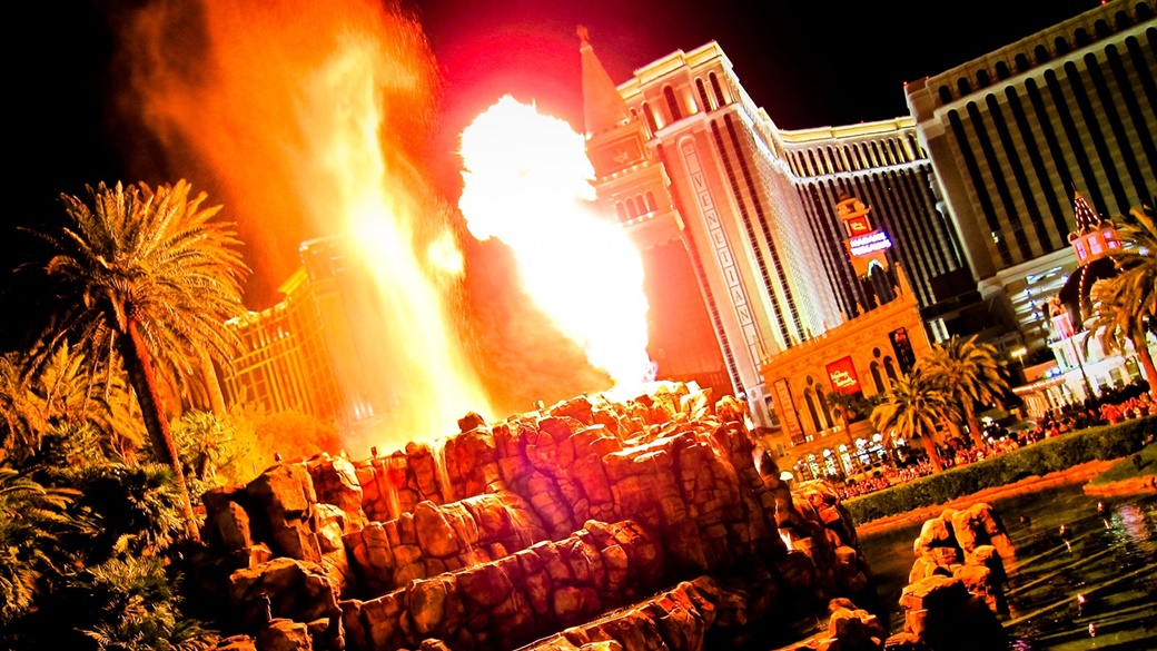 Mirage Volcano Las Vegas | © Nan Palmero