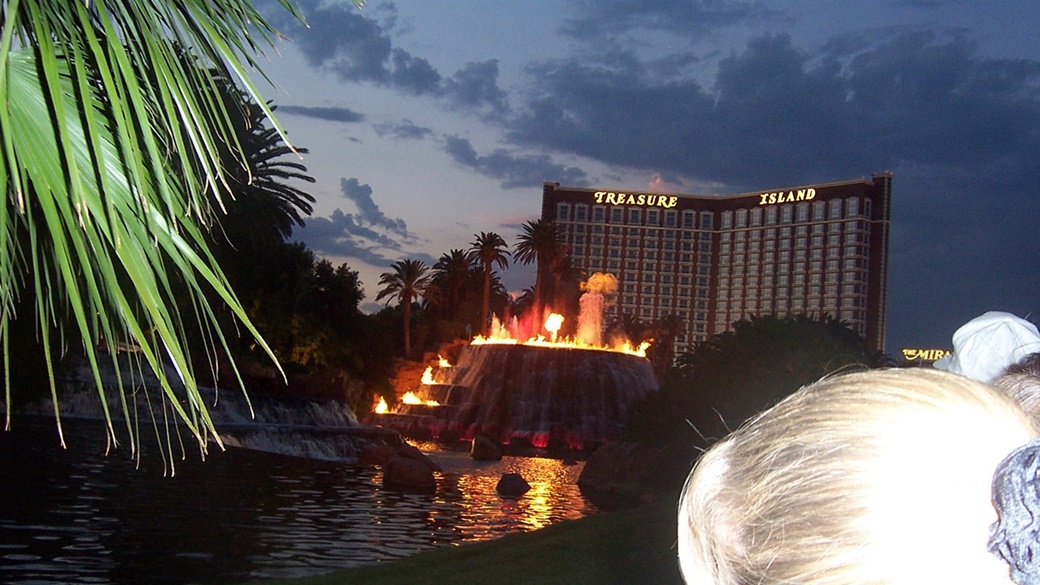 Mirage Volcano Las Vegas | © Haydn Blackey