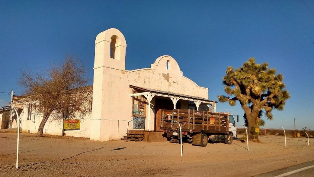 What to See in California: Edwards Air Force Base, Aircraft Graveyard and Classic Cars | © Franta